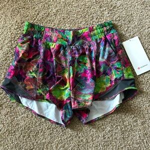 BNWT Lululemon Hotty Hot Shorts, size 8
